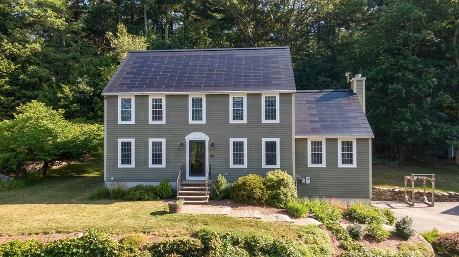 25 Calvin St, Ayer