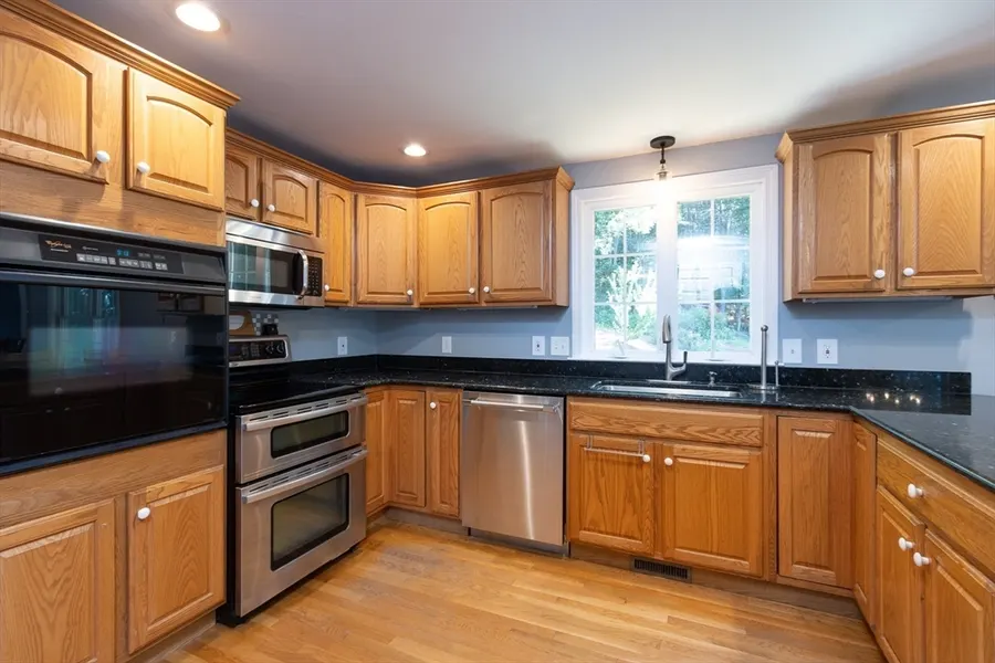 25 Calvin St — photo 3 of 40