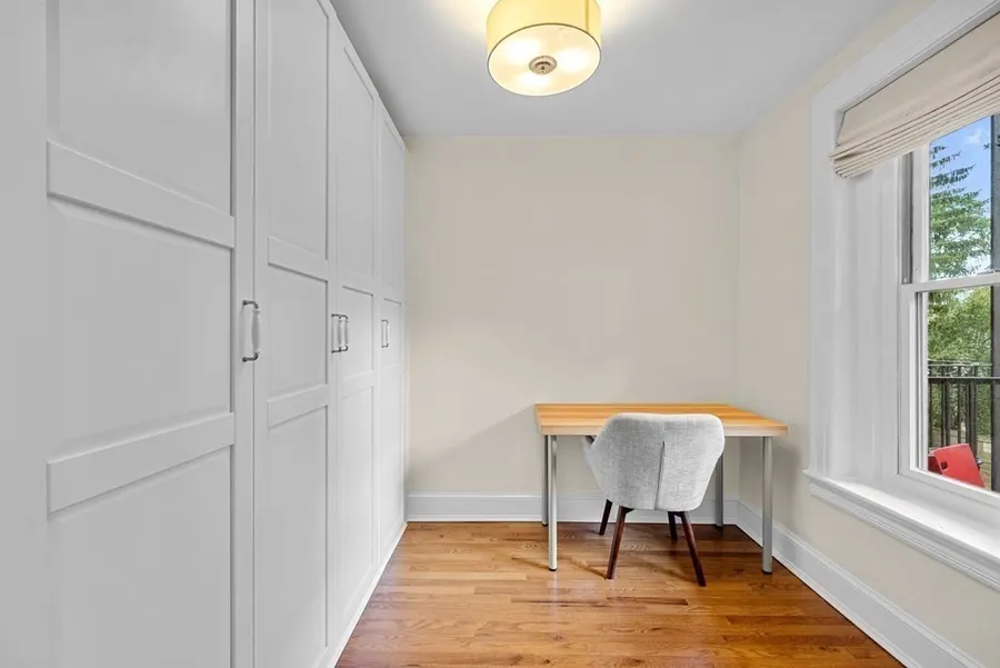 1495 Beacon St, Unit G — photo 3 of 31