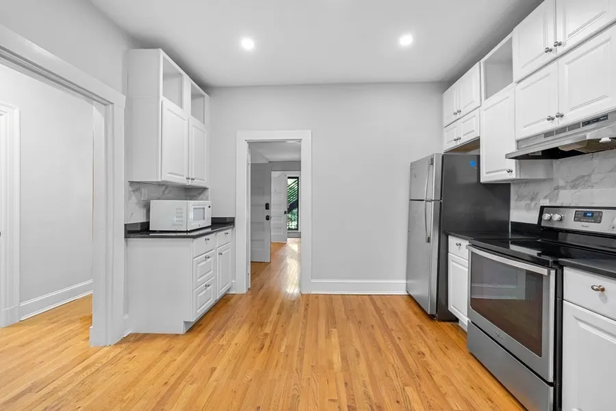 1495 Beacon St, Unit G — photo 14 of 31