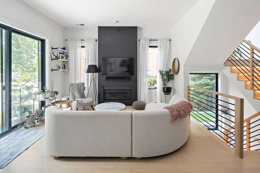 68-70 Washington St, Unit 70 — photo 6 of 32